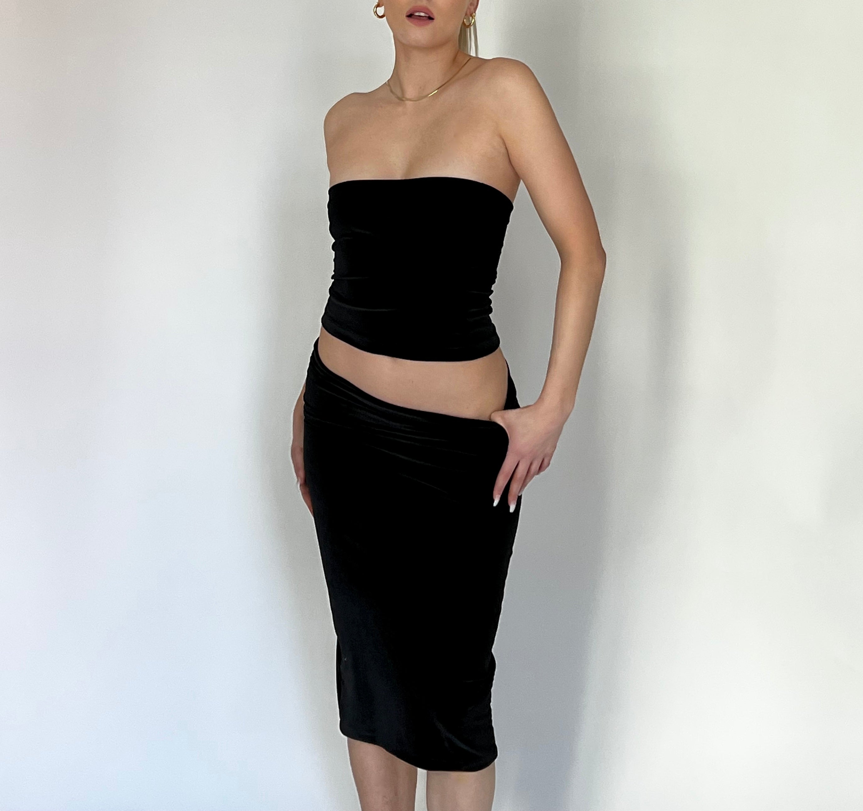Velvet Low-rise Tube Skirt in Noir